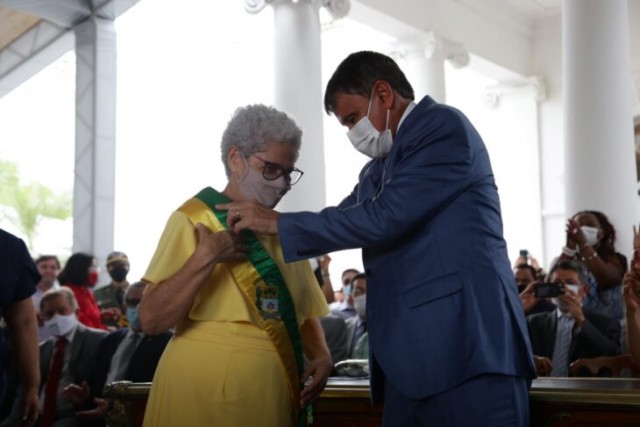 Ex-presidente do SEEBF/PI, Regina Sousa é empossada como governadora do Piauí