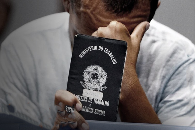Falta de política pública gera multidão de desempregados