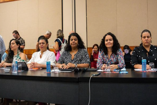 Bancários cobram da Fenaban aprimoramento de canais contra assédio e valorização das mulheres