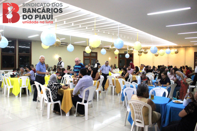 Alegria, música e confraternização marcam noite especial dos aniversariantes do trimestre