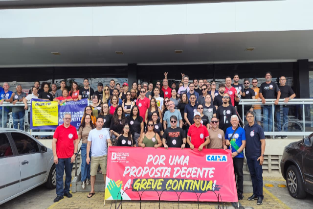 Greve da Caixa no Piauí chega ao 14ª dia com protesto no Prédio da Superintendência